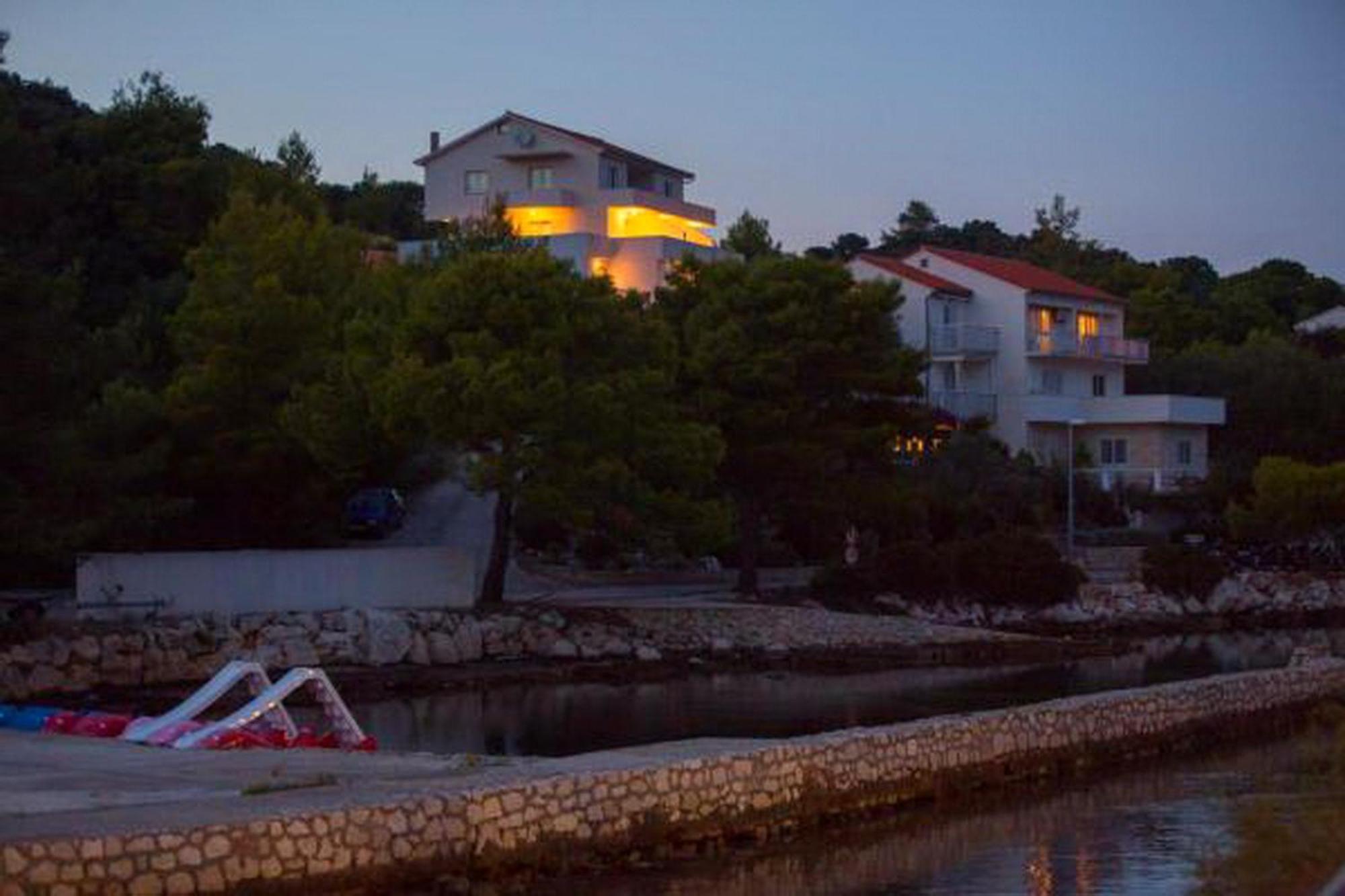 Apartments Bruna Lastovo Bilik gambar