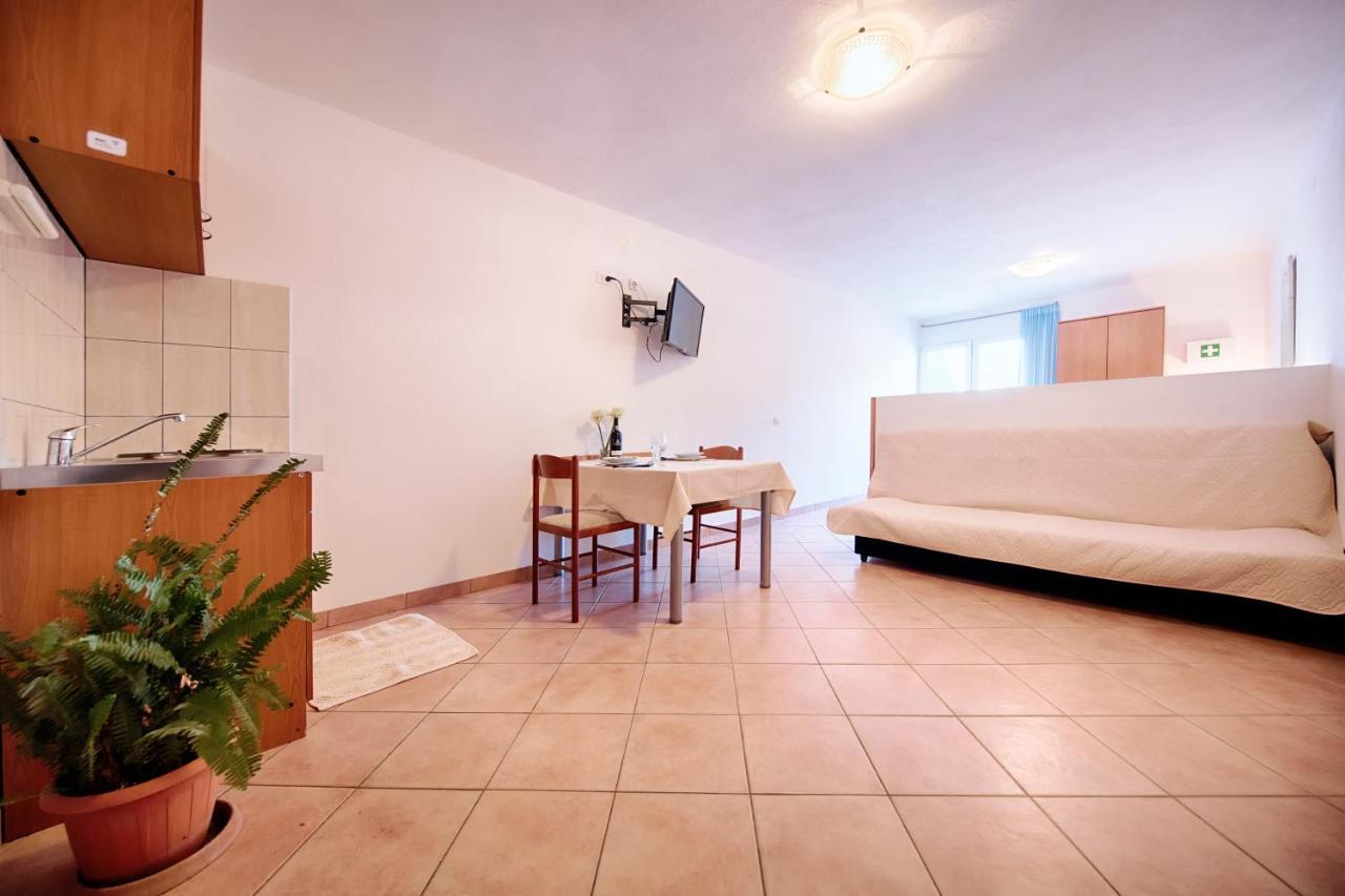 Apartments Bruna Lastovo Bilik gambar